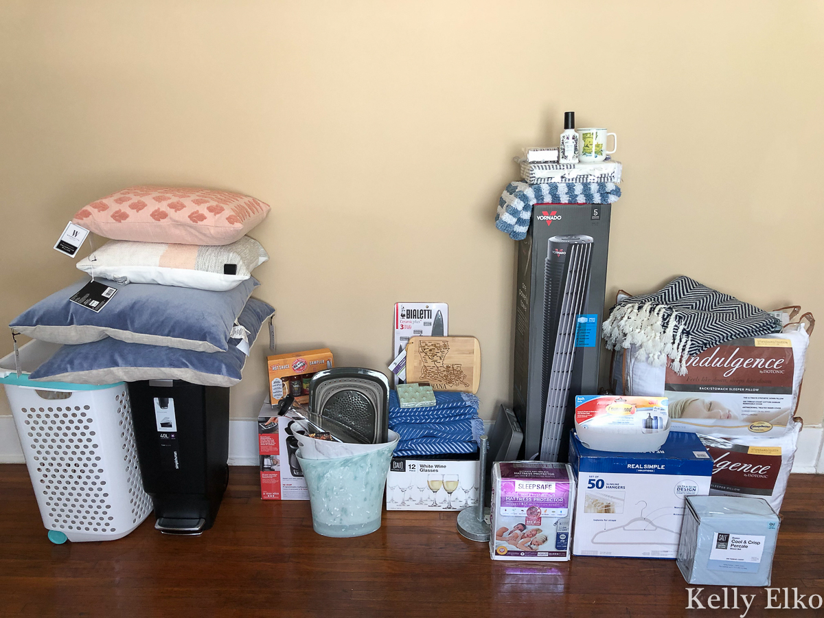 Moving into your first apartment. This is my favorite one stop shopping place kellyelko.com #apartmentdecor #apartmentnecessities #apartmentpackinglist #collegedecor #collegelife