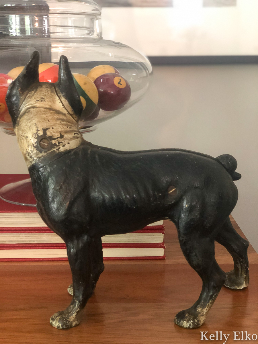 Tips on how to spot a real antique cast iron doorstop from a reproduction kellyelko.com #antiques #antique #hubley #bostonterrier #doorstop #antiquedoorstop #collectibles #collect #vintagedecor #antiquedecor
