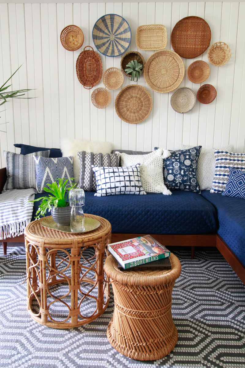 Love this neutral basket gallery wall with a pop of color #baskets #basketwall #basketgallerywall #gallerywall #farmhousedecor #eclecticdecor #bohodecor #art #diyart