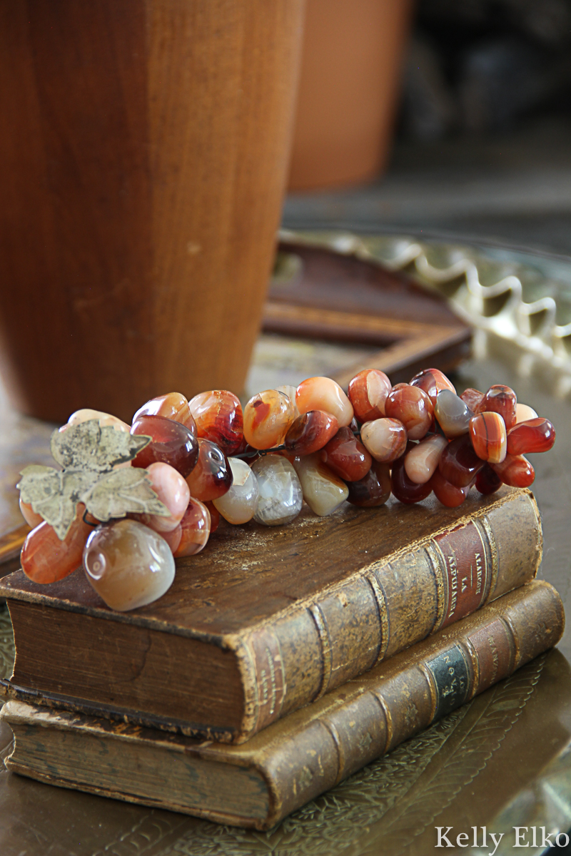 Love this vintage grape cluster kellyelko.com #grapes #vintagedecor #vintage #eclecticdecor #fall #falldecor 