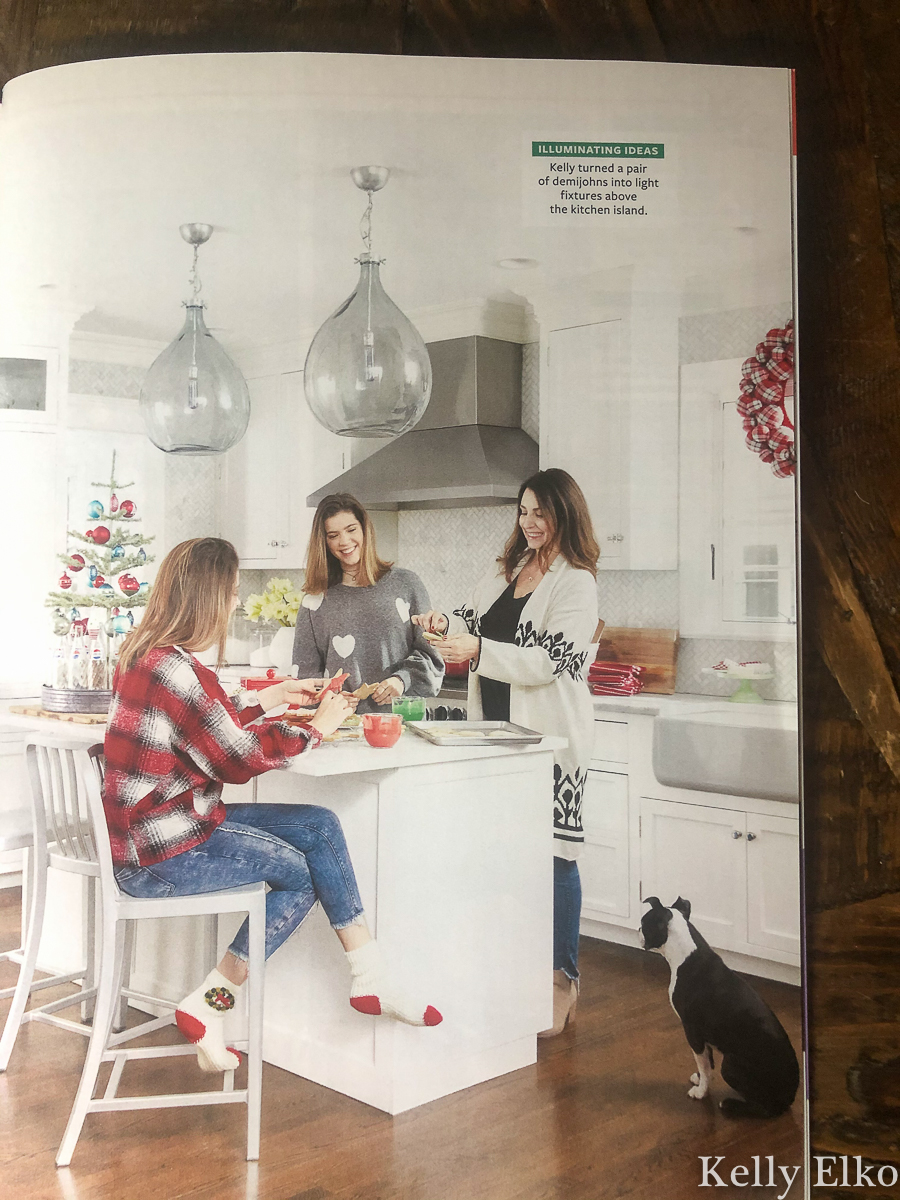 I love this beautiful Christmas feature in Better Homes & Gardens kellyelko.com #christmas #christmasdecor #christmasdecorating #christmaskitchen #farmhousekitchen #familychristmas 