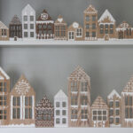 DIY Wood Gingerbread Houses kellyelko.com #gingerbreadhouse #diychristmas #christmascrafts #farmhousechristmas #christmasdecor #diychristmasdecor