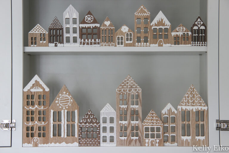 DIY Wood Gingerbread Houses kellyelko.com #gingerbreadhouse #diychristmas #christmascrafts #farmhousechristmas #christmasdecor #diychristmasdecor