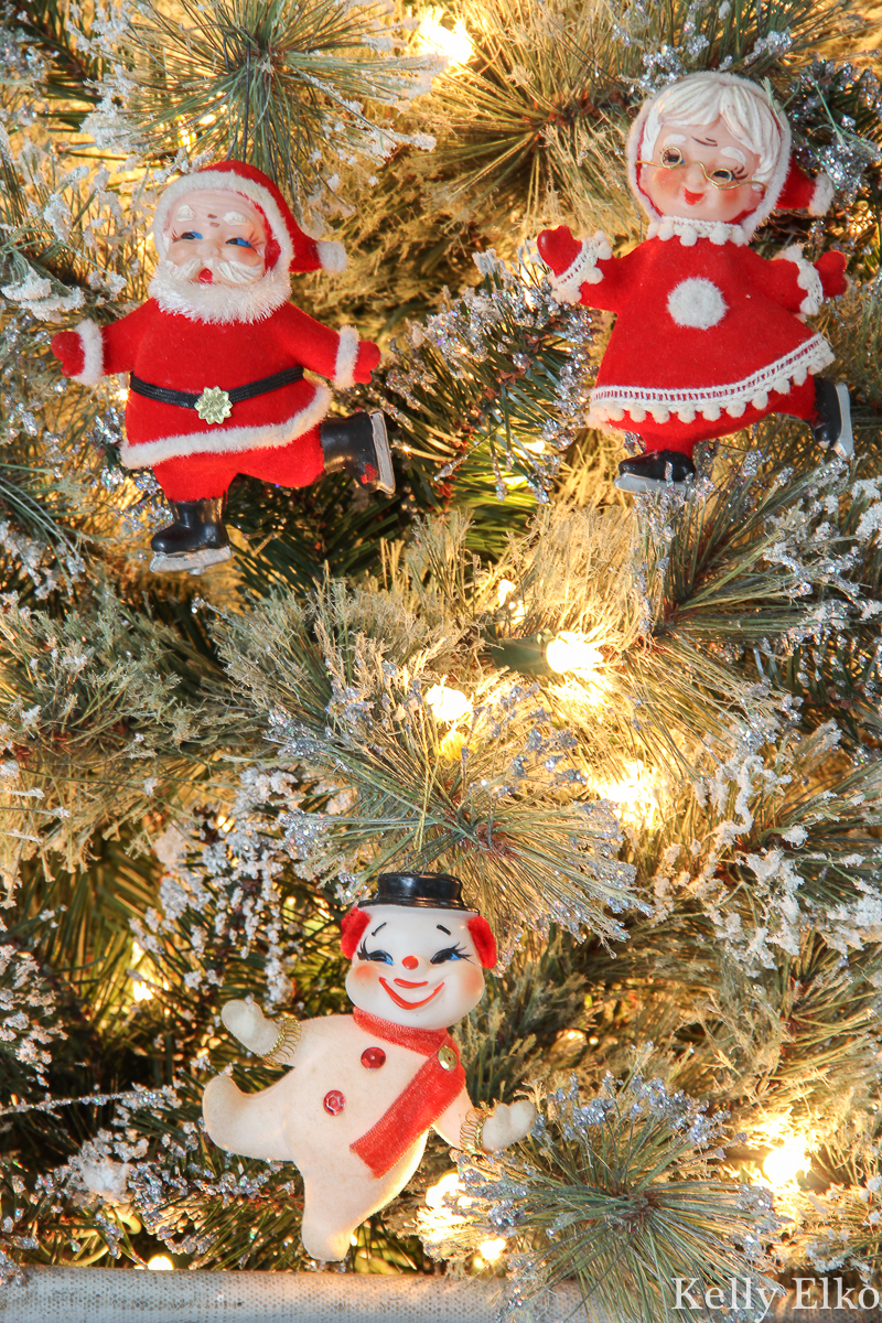 Adorable flocked velvet Santa, Mrs. Claus and Frosty ornaments kellyelko.com #christmas #vintagechristmas #retrochristmas #vintagesanta #vintageornaments 