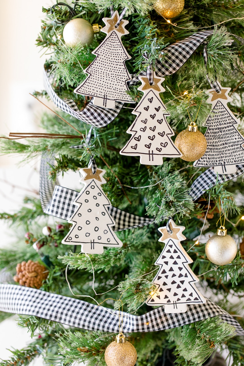 65+ DIY Christmas Ornaments With Things Around The House