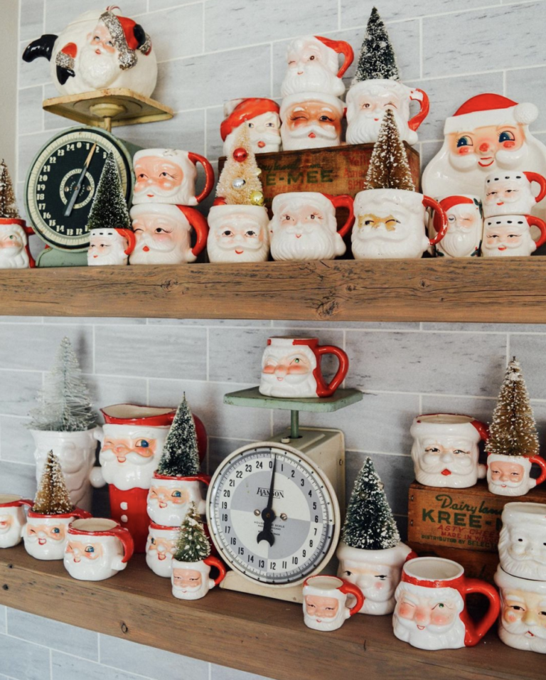 Vintage Santa Mug Display #vintagesanta #santa #santamug #vintagechristmas #christmasdecor #retrochristmas #christmascollections