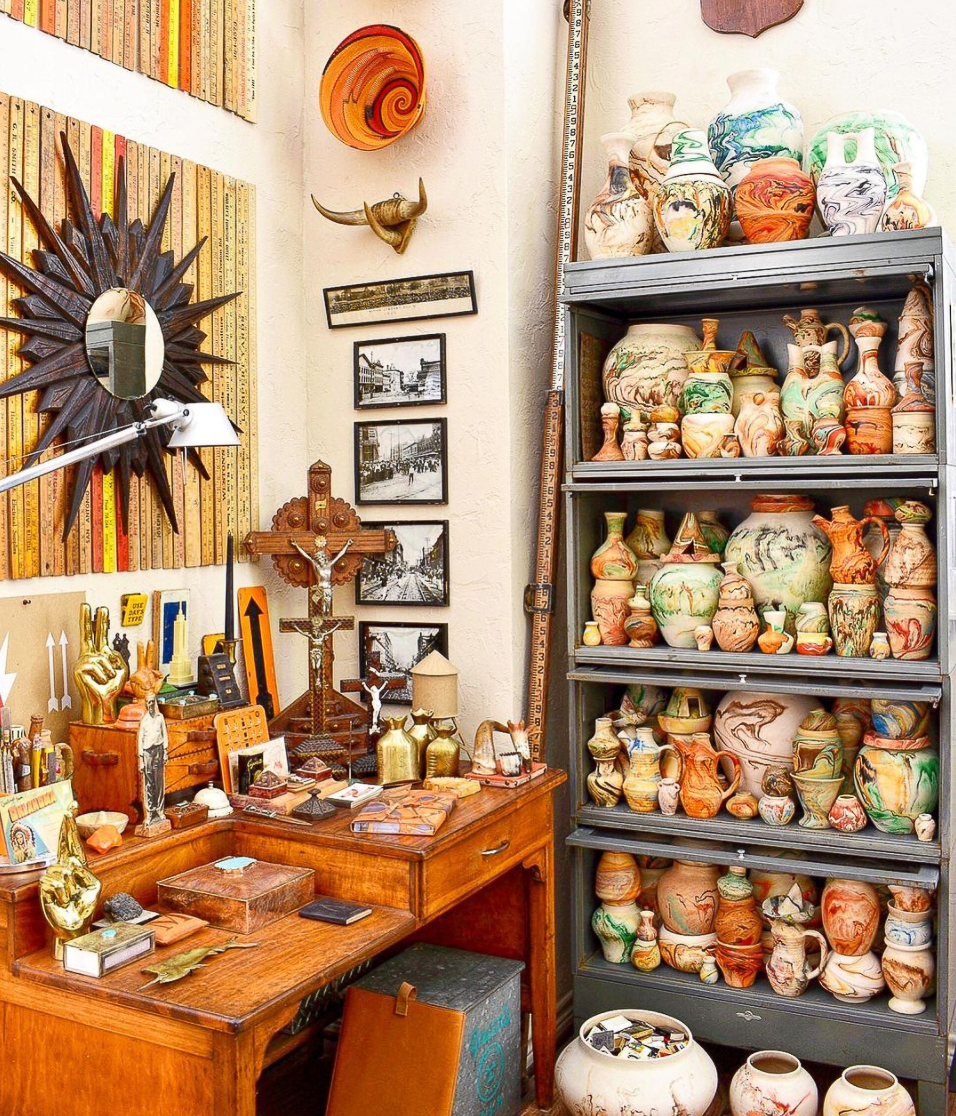 Love this collection of vintage Ozark Tourist Pottery kellyelko.com