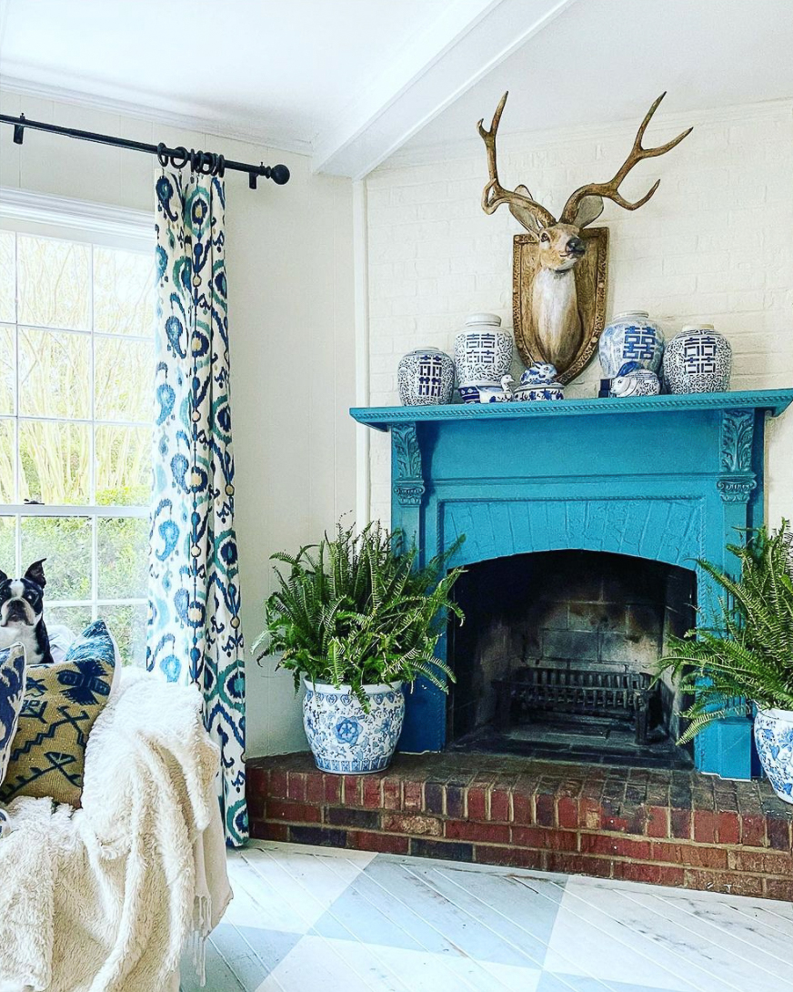 Love the vibrant blue paint on this mantel