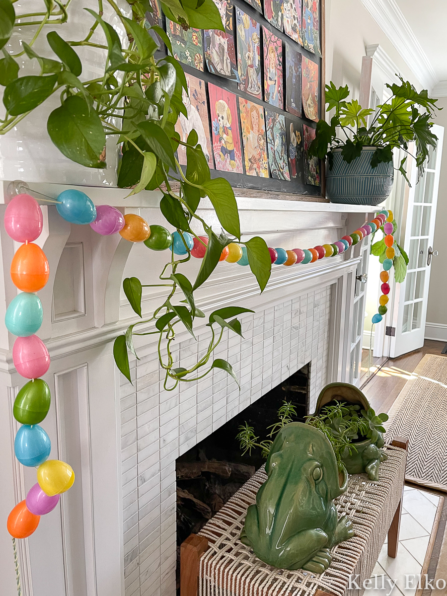 DIY Egg Garland kellyelko.com #spring #springdecor #springcrafts #eastercrafts #springmantel #egggarland