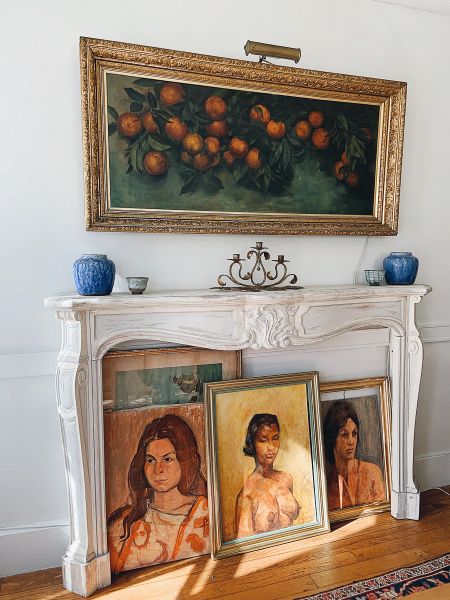 Love this faux fireplace with vintage portraits tucked underneath kellyelko.com