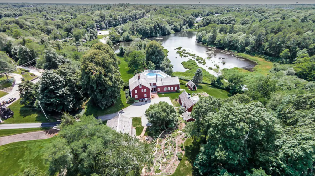 Tour the historic William Marston House on Cape Cod that has it's own pond kellyelko.com