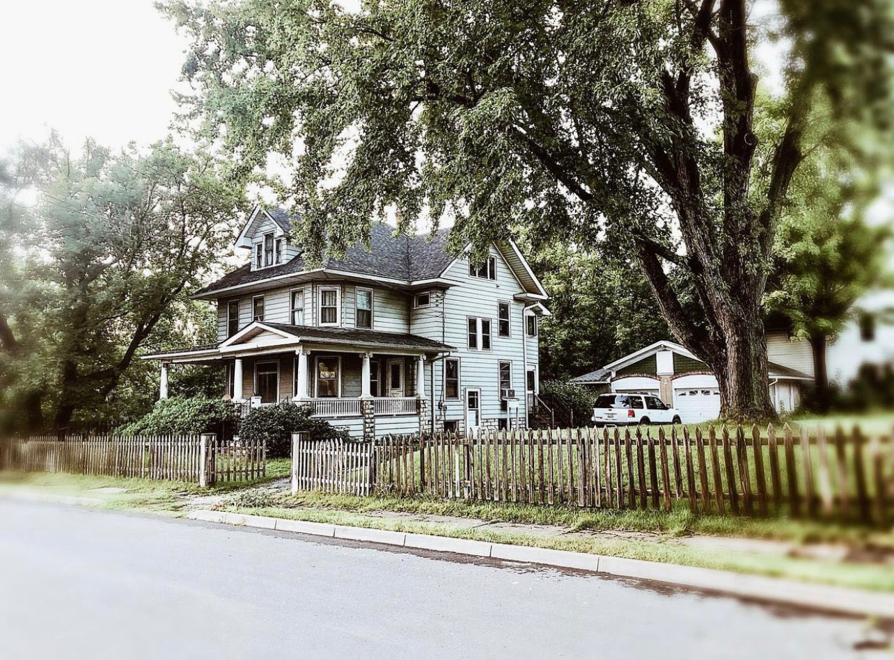 Tour this gorgeous 110 year old farmhouse kellyelko.com 