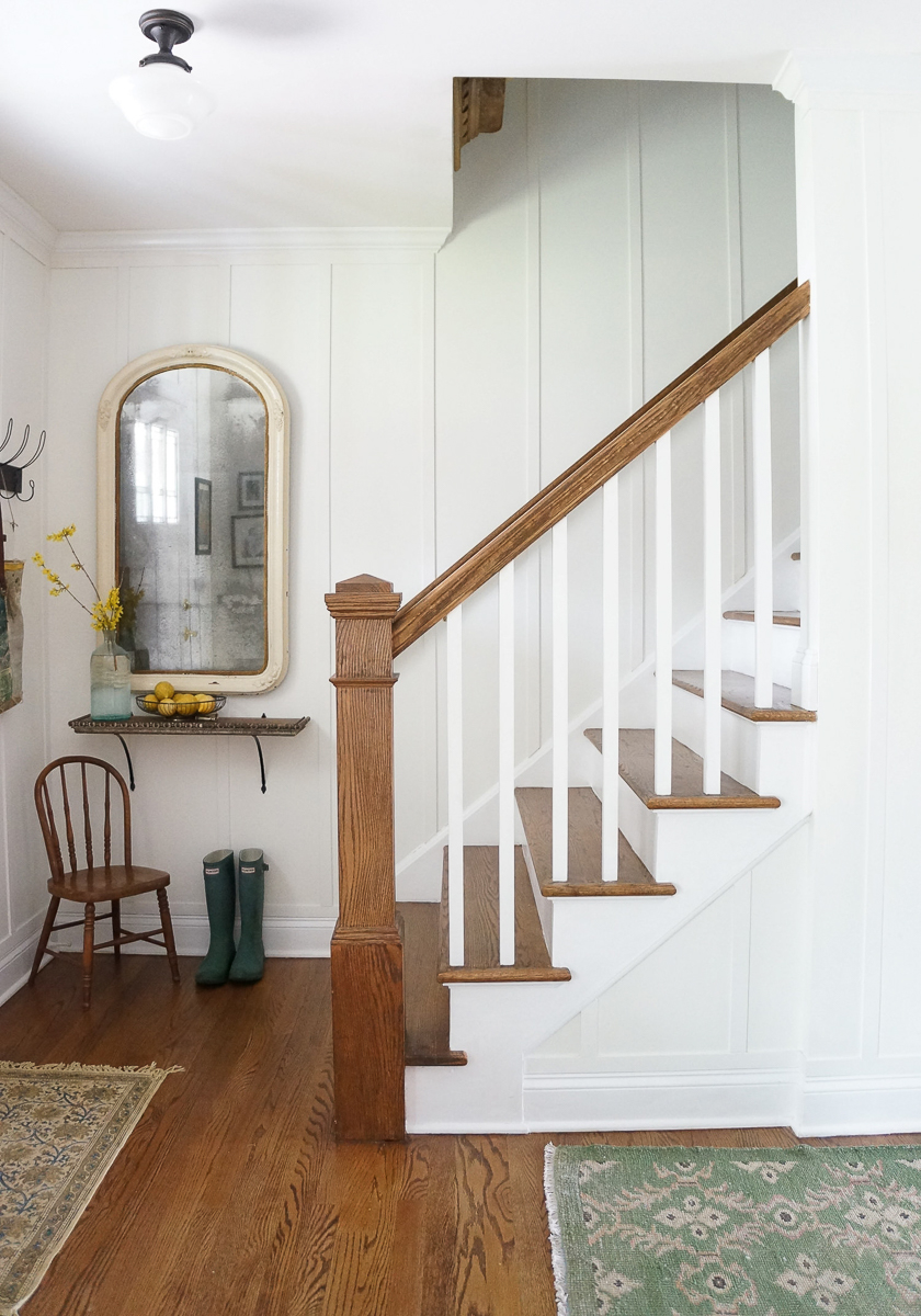 Farmhouse staircase with DIY plank wall kellyelko.com