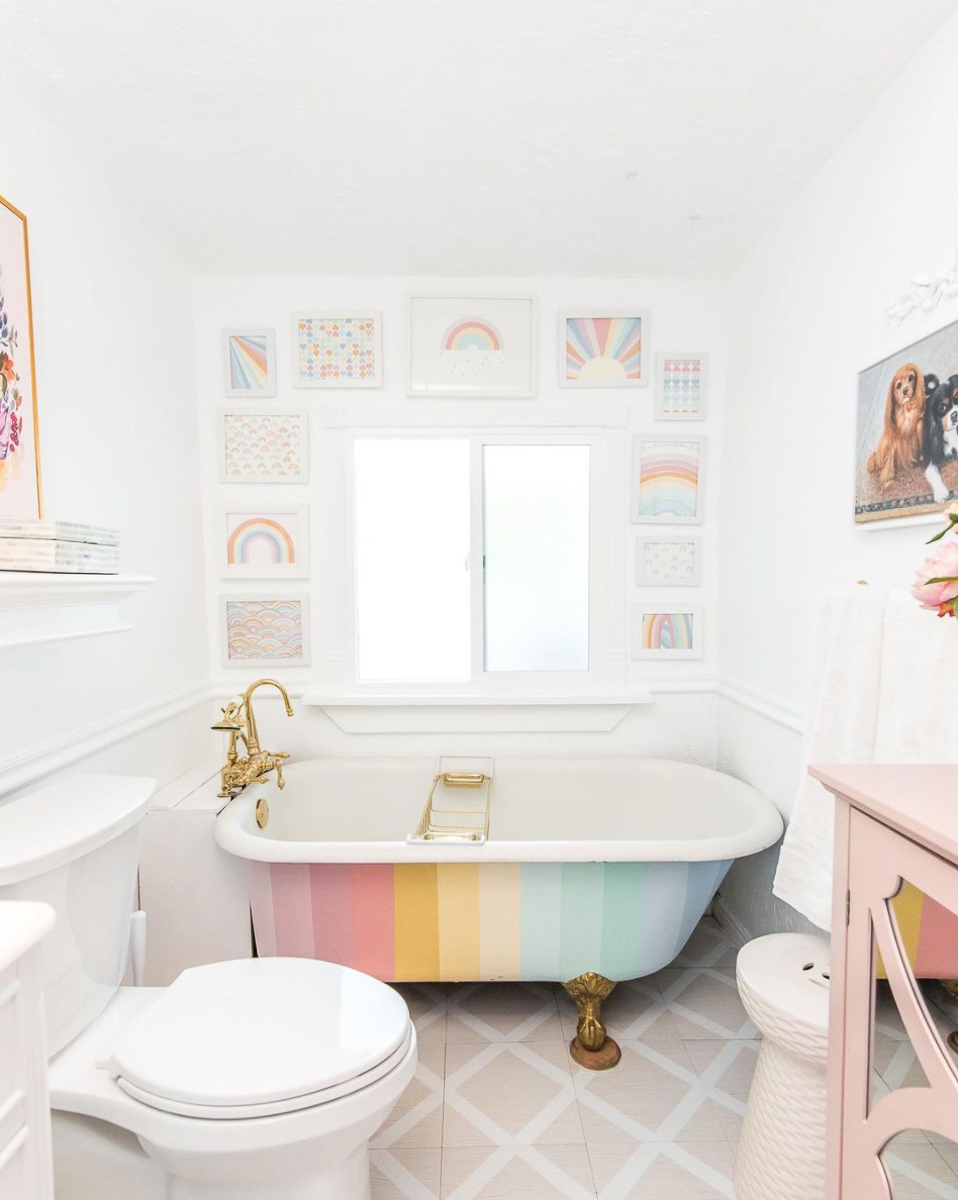 How to paint an antique clawfoot tub - with rainbow stripes! kellyelko.com