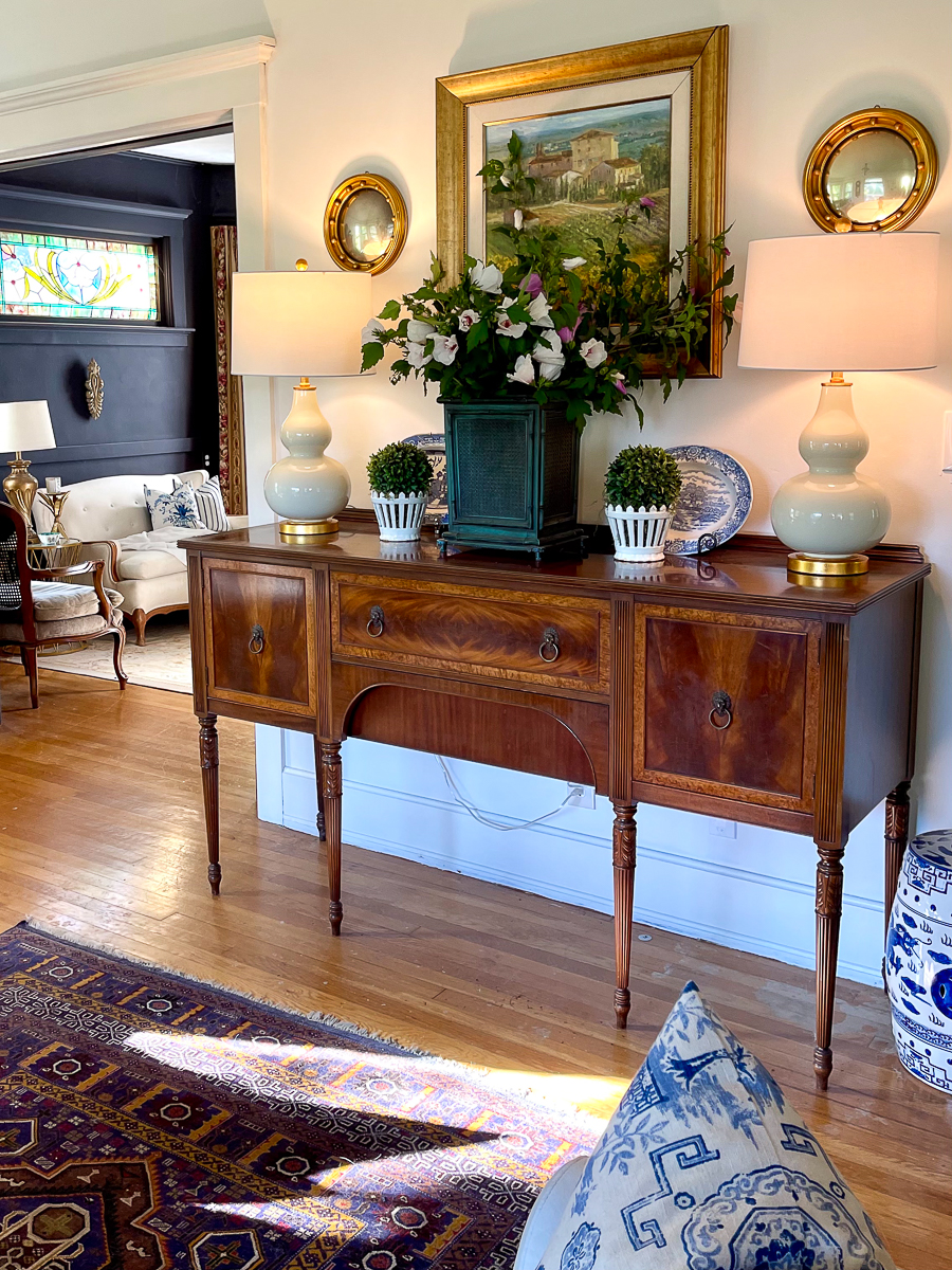 Grandillennial style at it's finest! Love the antique console and the vintage art kellyelko.com