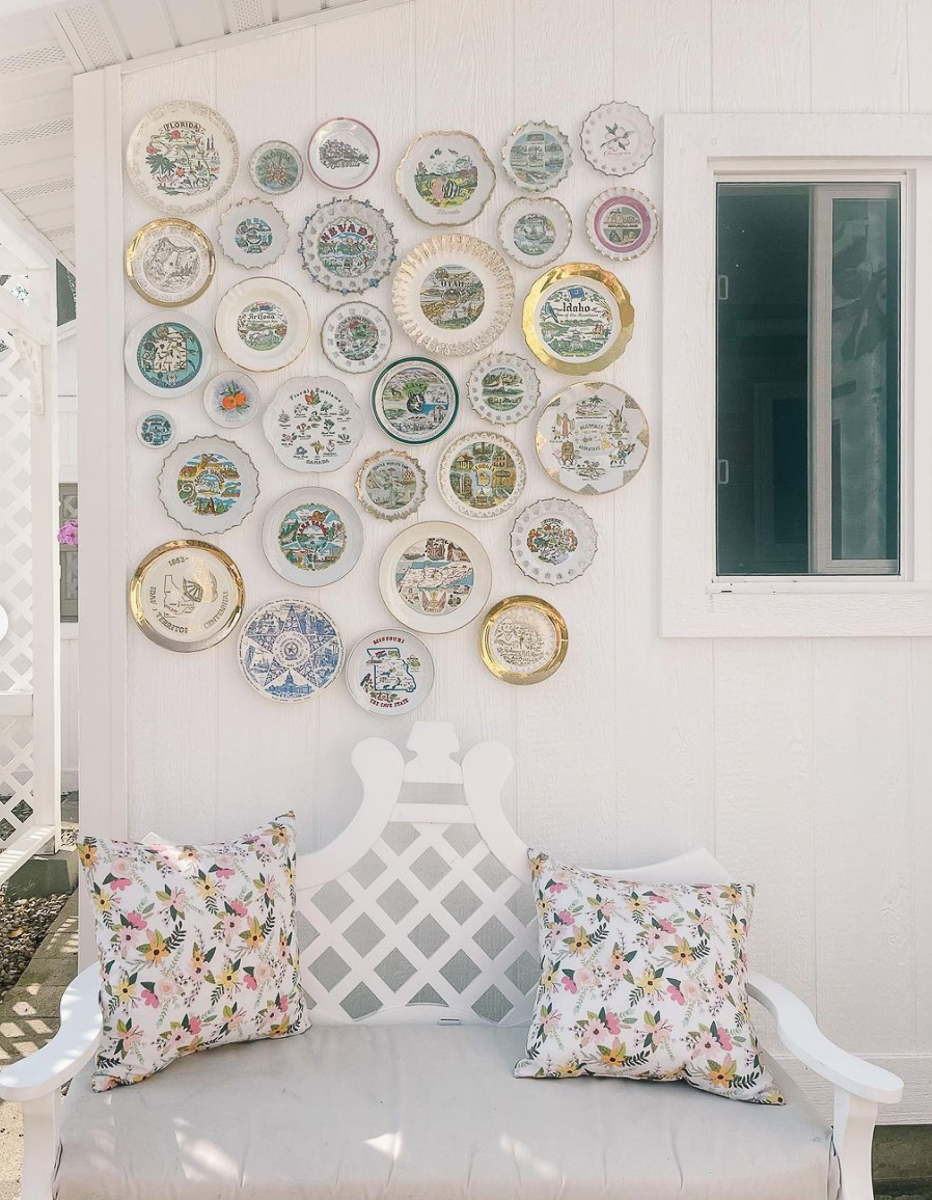 A thrifted vintage state plate wall collection hung on an outdoor wall creates a fun backdrop kellyelko.com