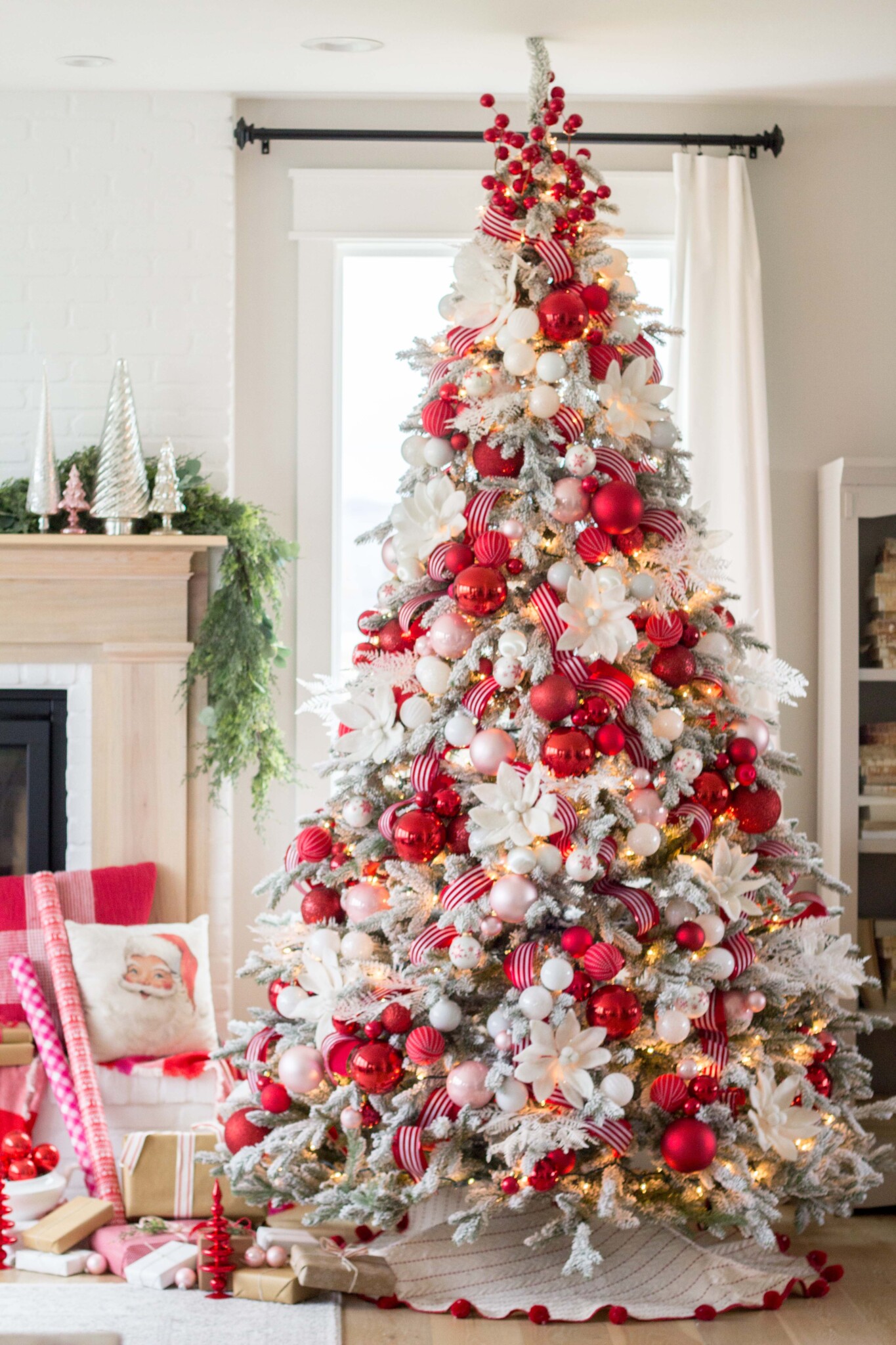Wow - love this lush red and white Christmas tree