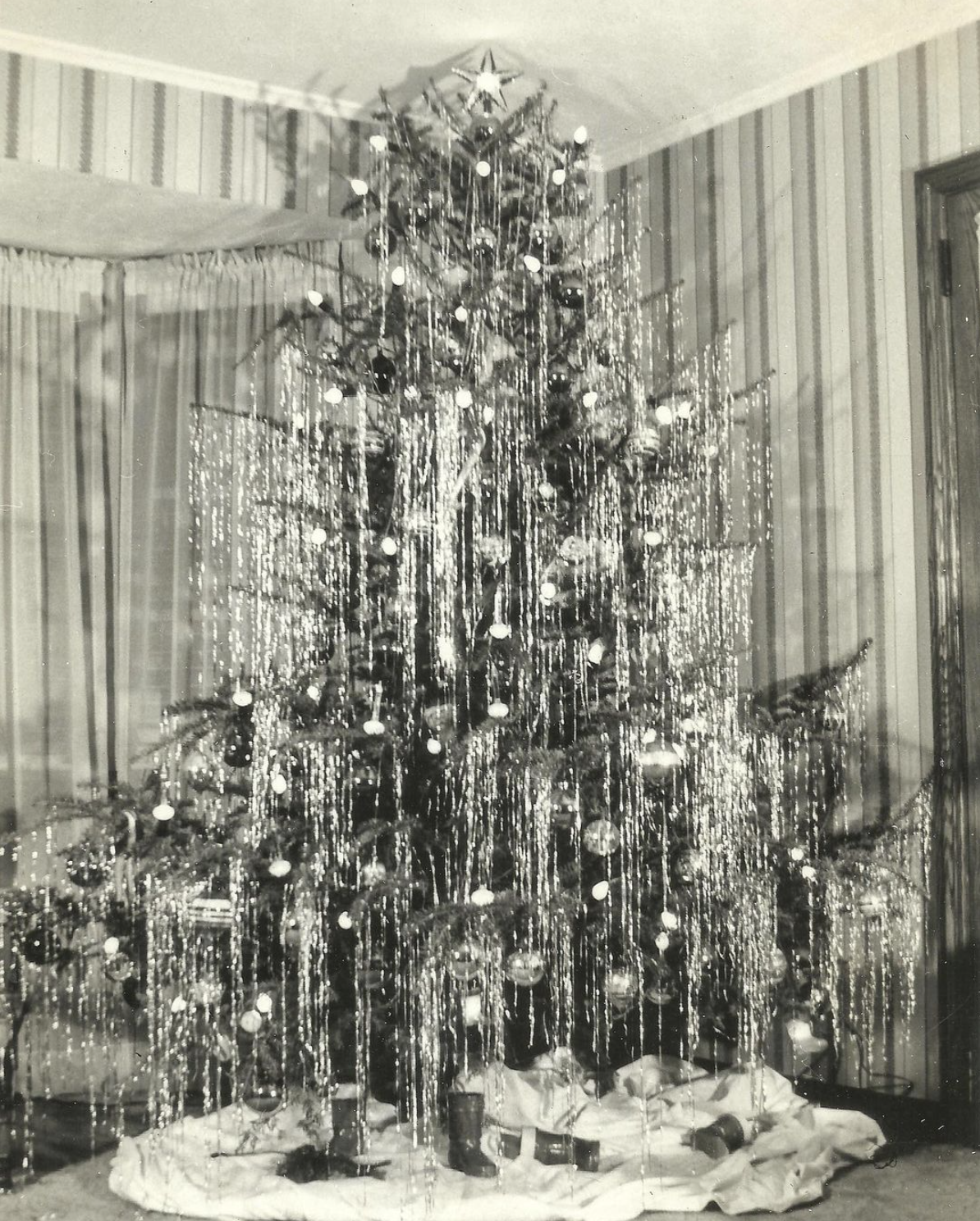 1940's tinsel covered Christmas tree kellyelko.com