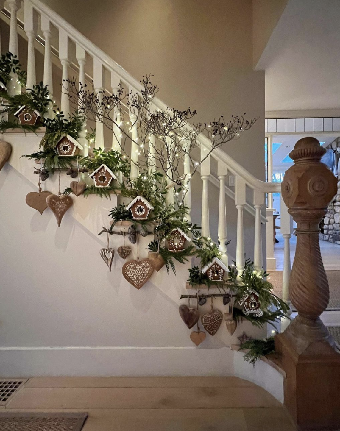 Love this Christmas staircase with wood hearts and little gingerbread houses 