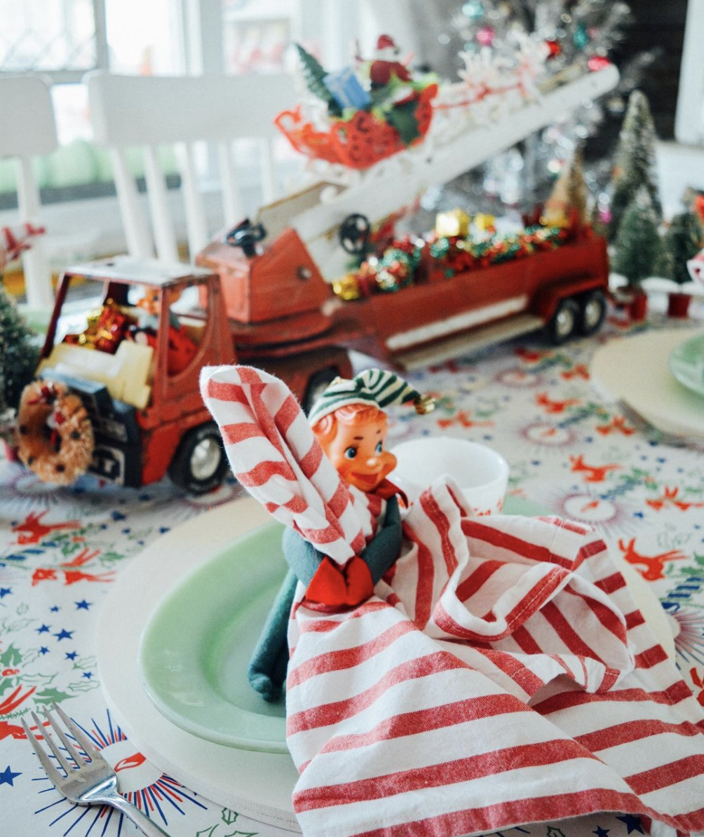 Knee hugger elves as festive napkin rings - what a fun idea for a vintage Christmas table! kellyelko.com