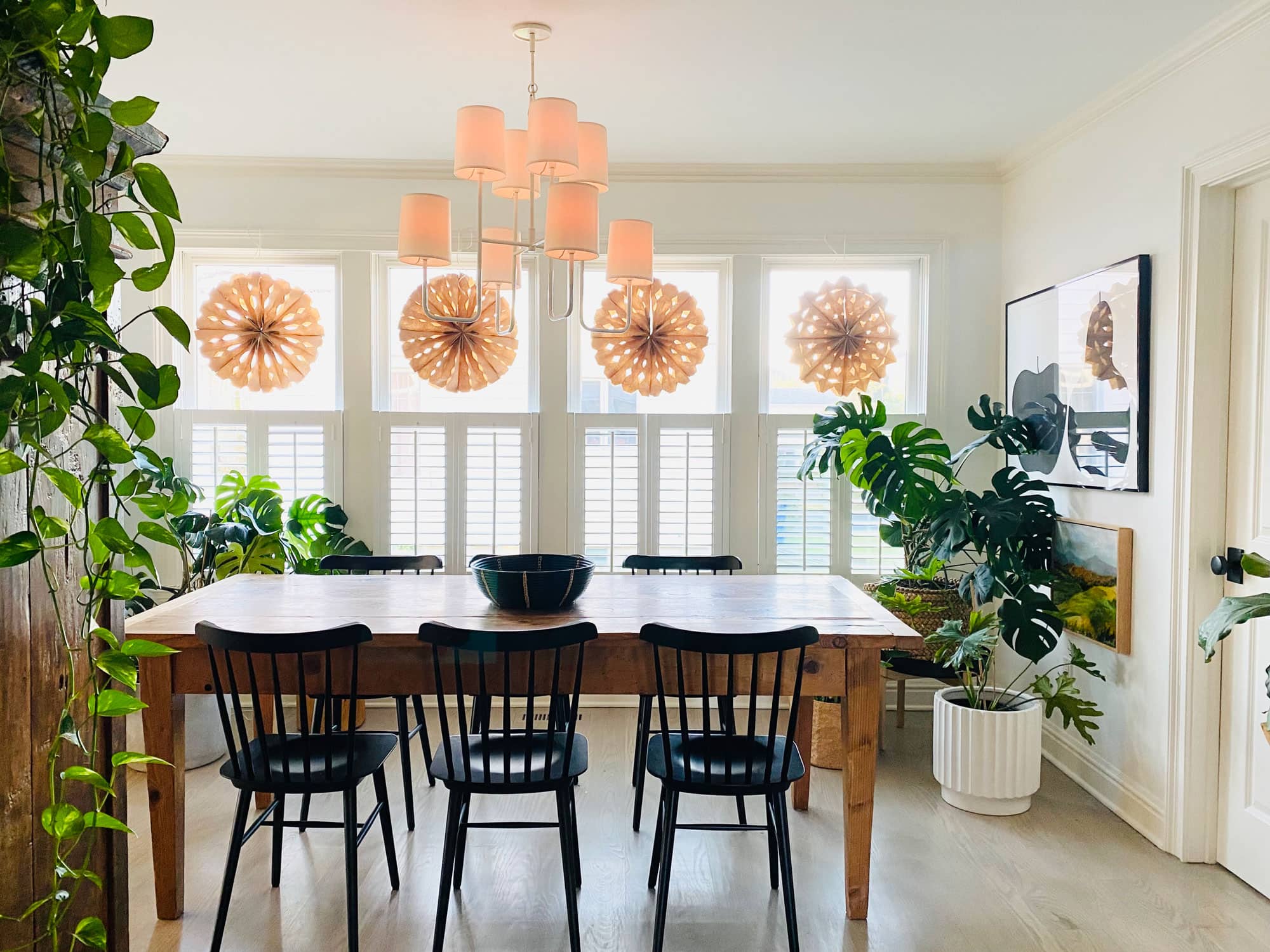 Love these paper bag snowflakes in the window of this stunning dining room kellyelko.com 