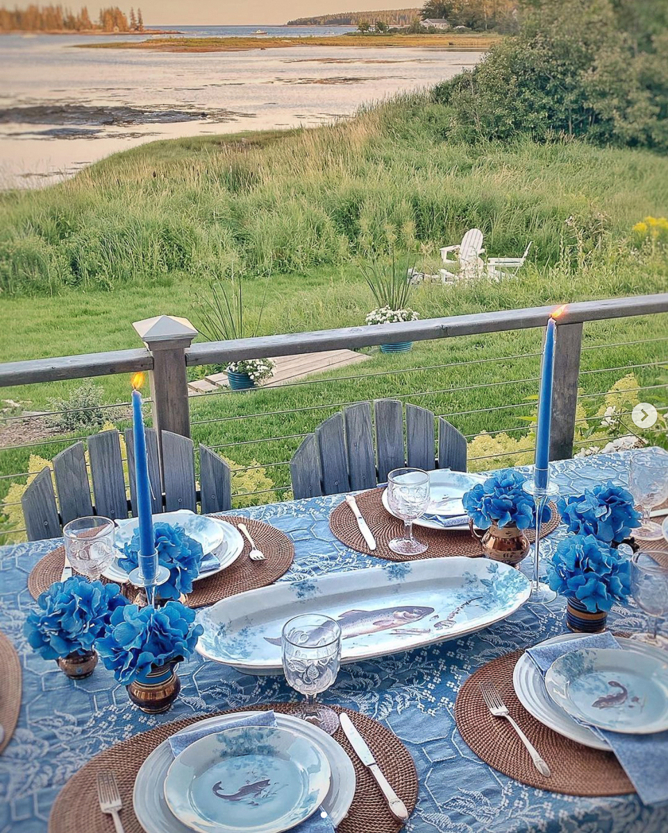 Coastal deck set for dinner kellyelko.com