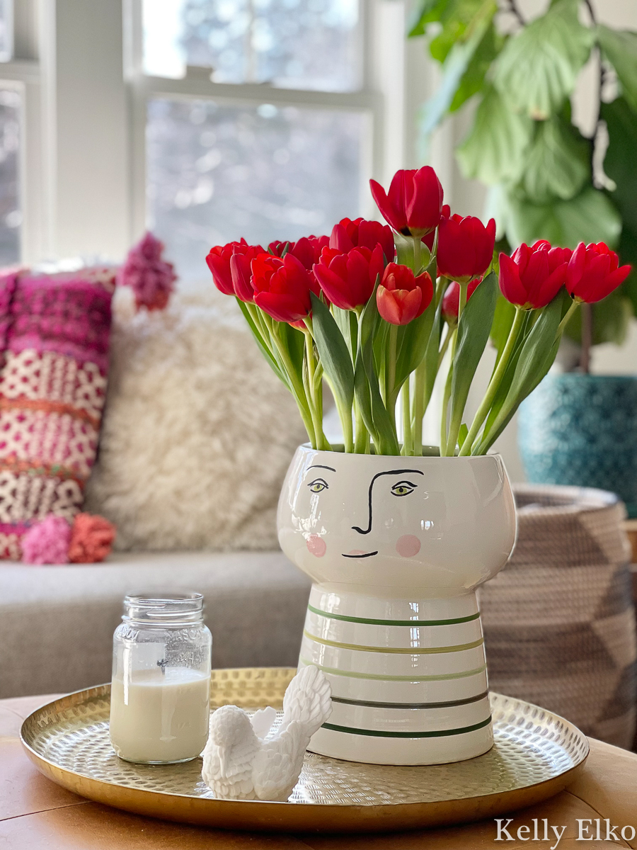 Love this fun face vase filled with tulips kellyelko.com