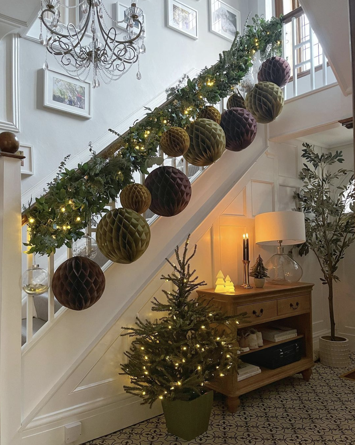 What a fun Christmas decorating idea with paper honeycombs on the bannister