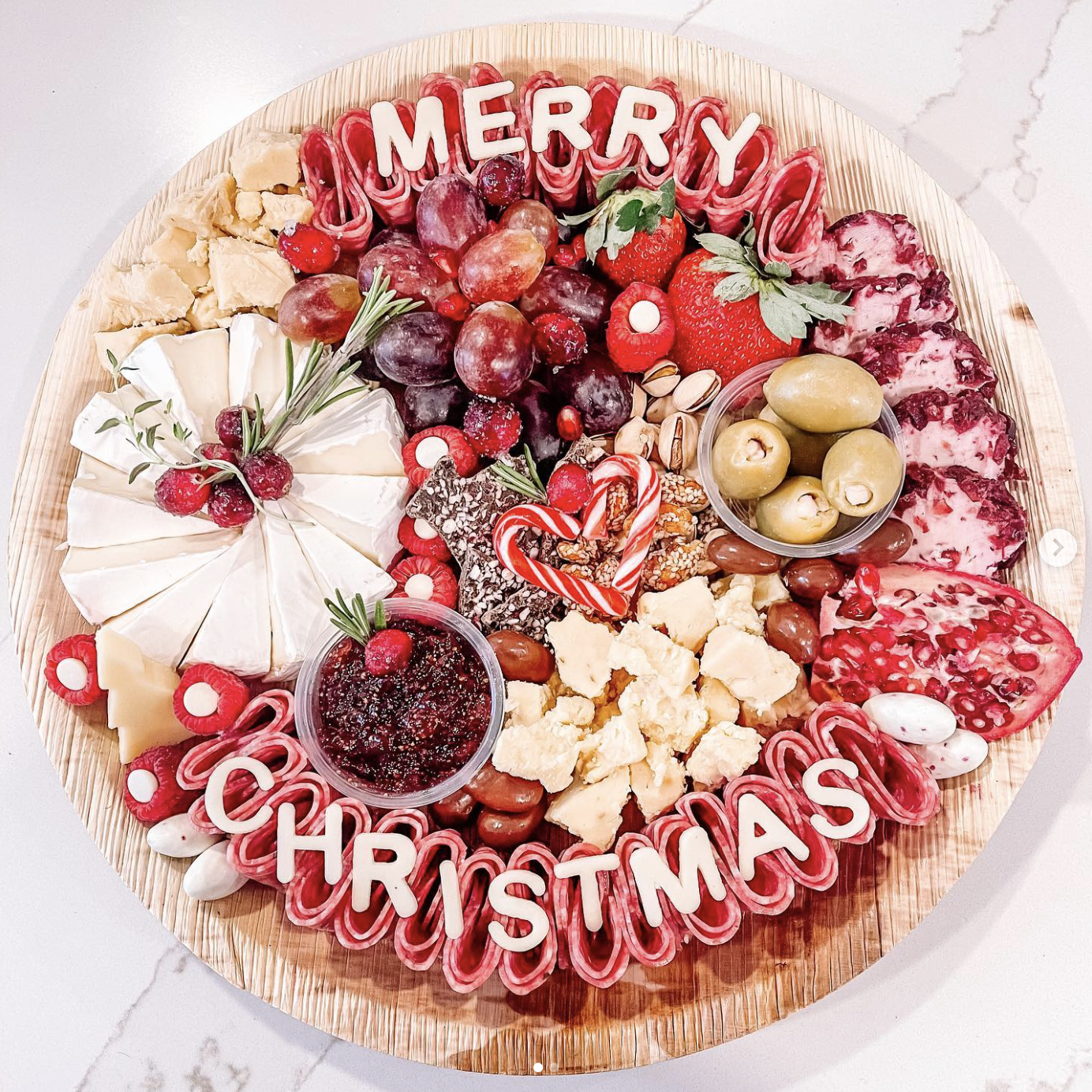 12 Unique Christmas Charcuterie Boards - love this Merry Christmas board