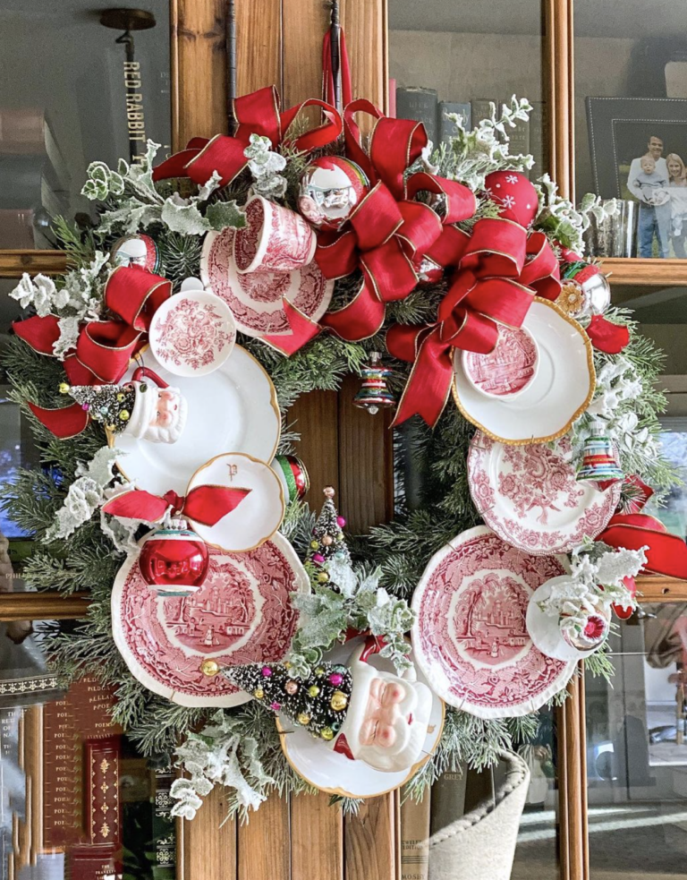 12 Stunning Christmas Decor Ideas / DIY Plate wreath / kellyelko.com