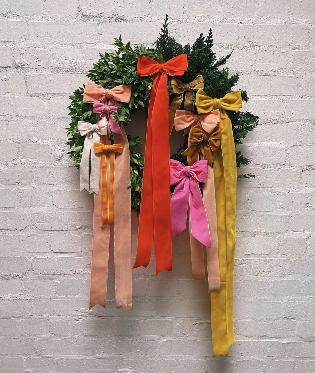 Luxurious ribbon bow wreath / kellyelko.com