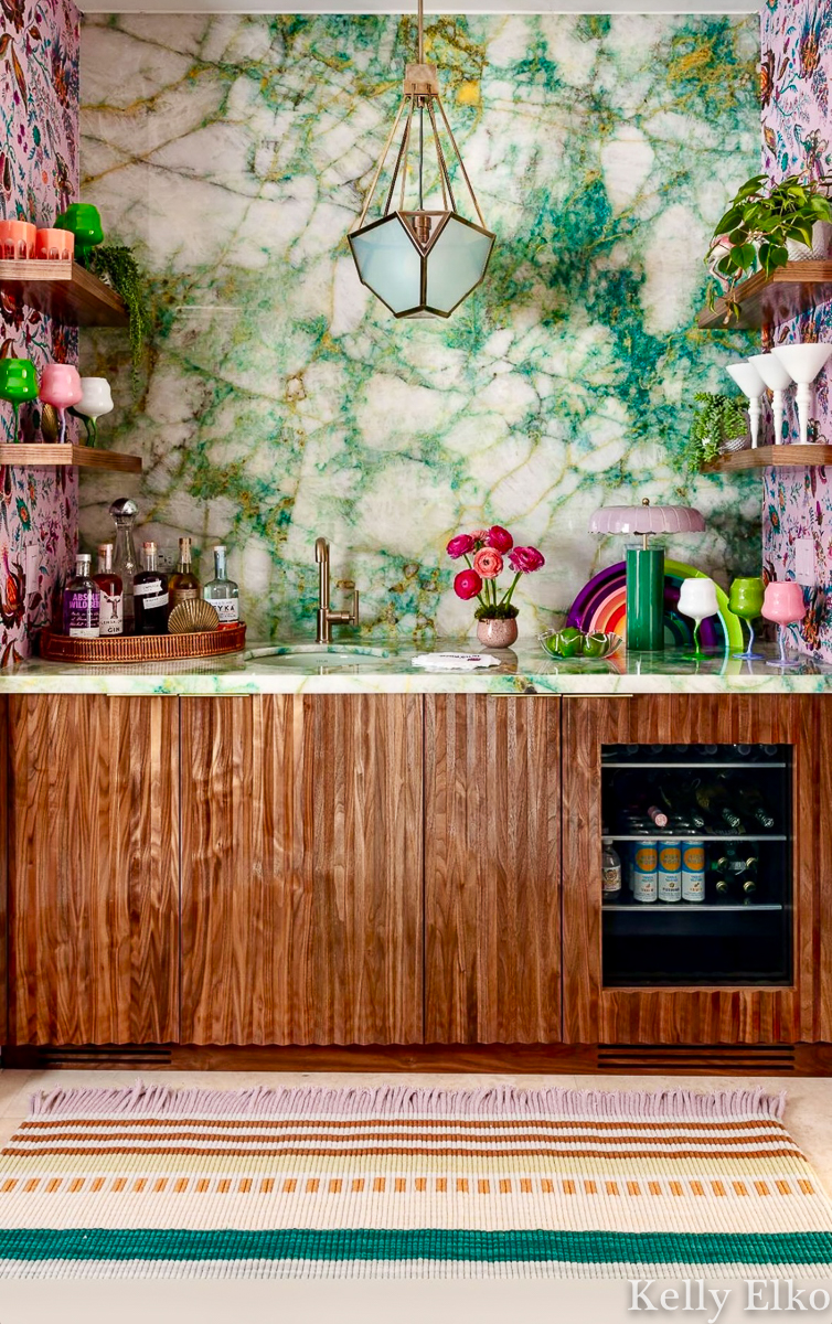 Green Quartizite Bar Wall Pink Wallpaper Kips Bay Palm Beach Show House / kellyelko.com