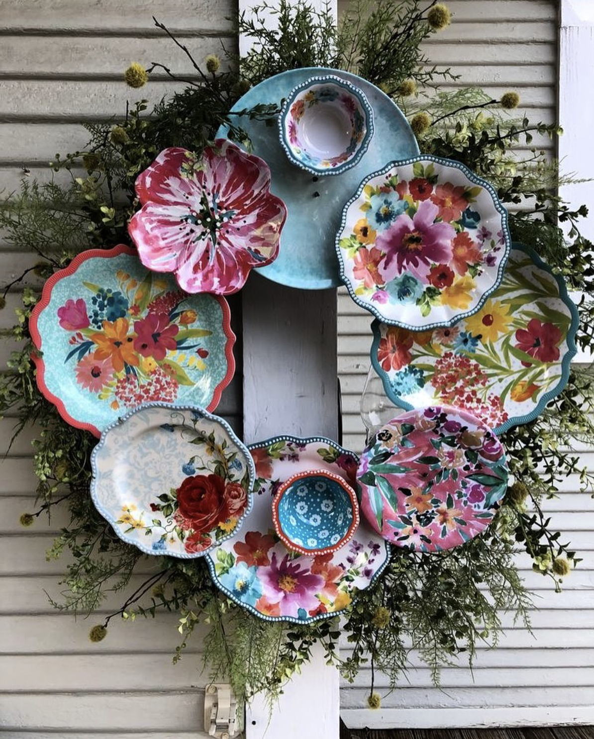 Colorful floral plate wreath / kellyelko.com