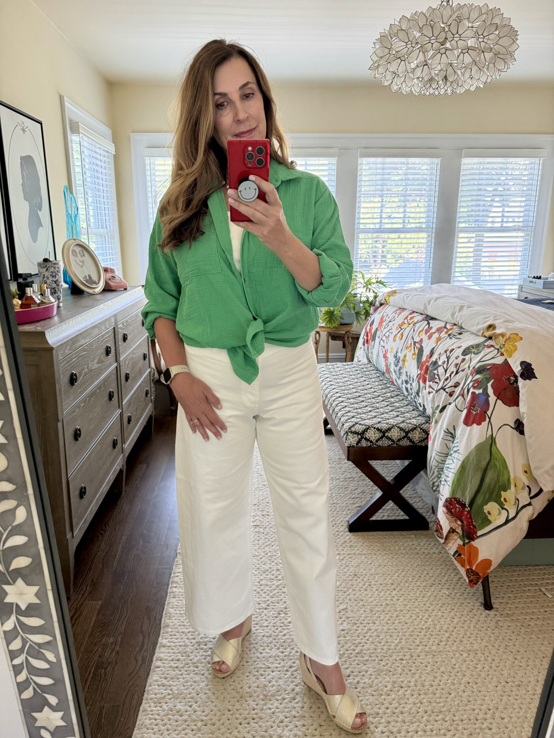 The perfect white jeans! / kellyelko.com