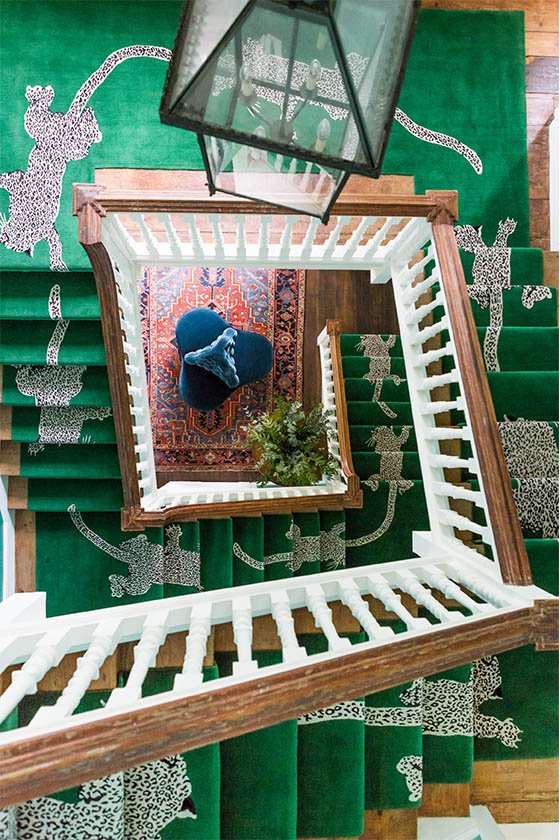 Climbing leopard stair runner